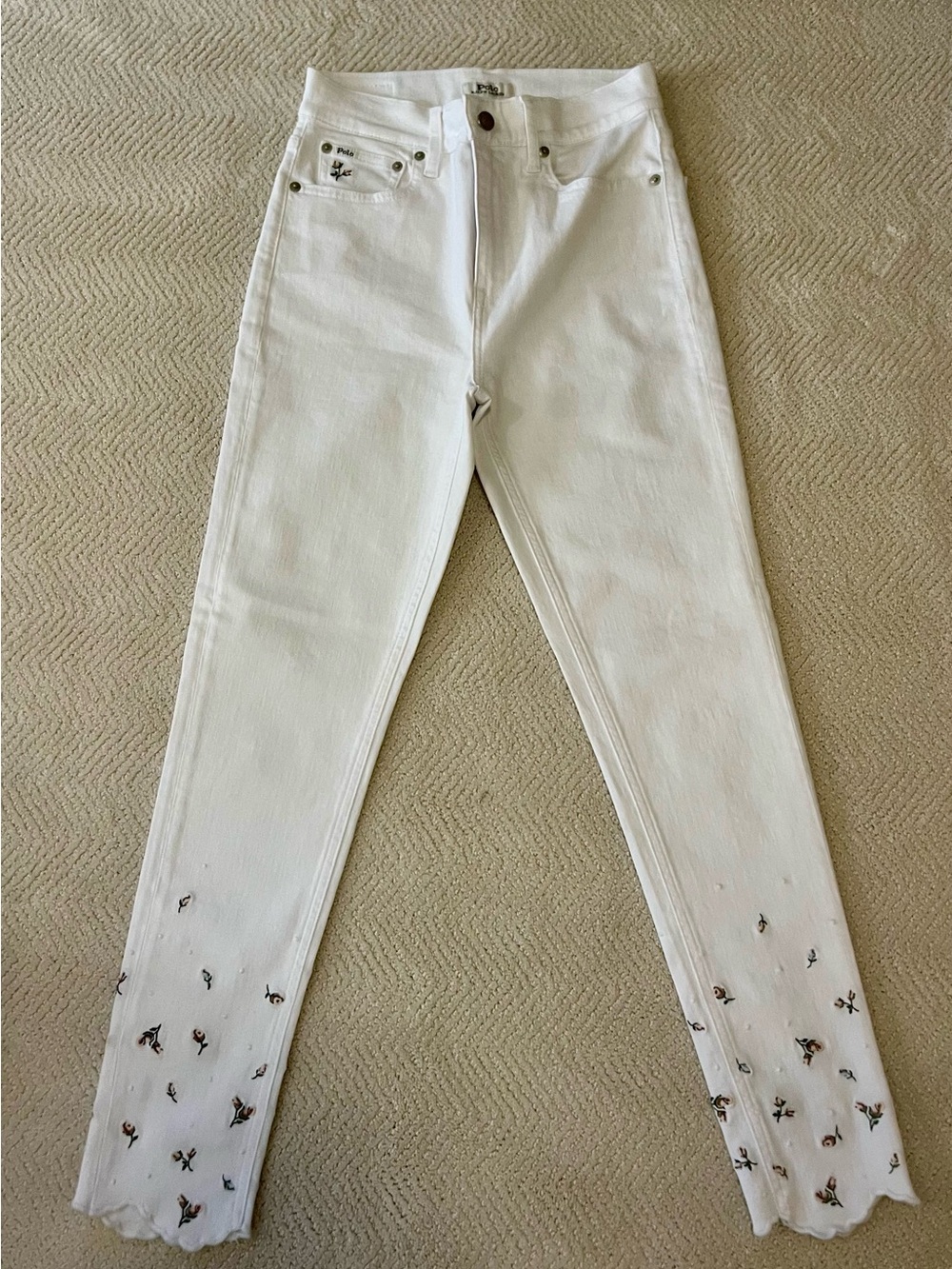 NWOT Ralph Lauren White Cropped Jeans with Scalloped Embroidered Hem